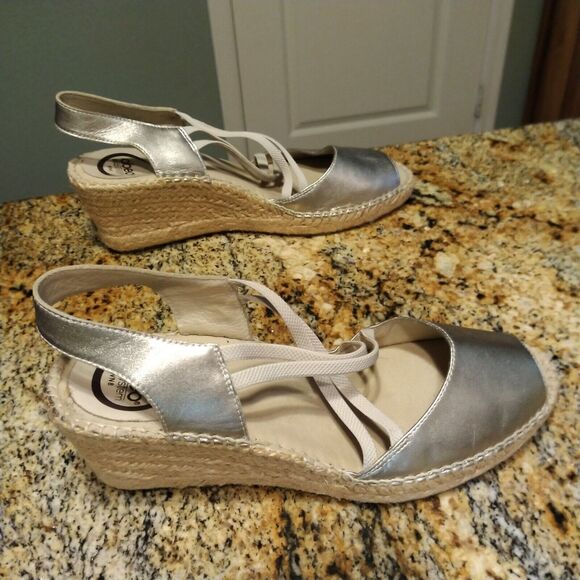 Abeo Sandals Womens 8 Narrow Espadrille Silver Leather Peep Toe Slingback Wedge - Picture 6 of 13